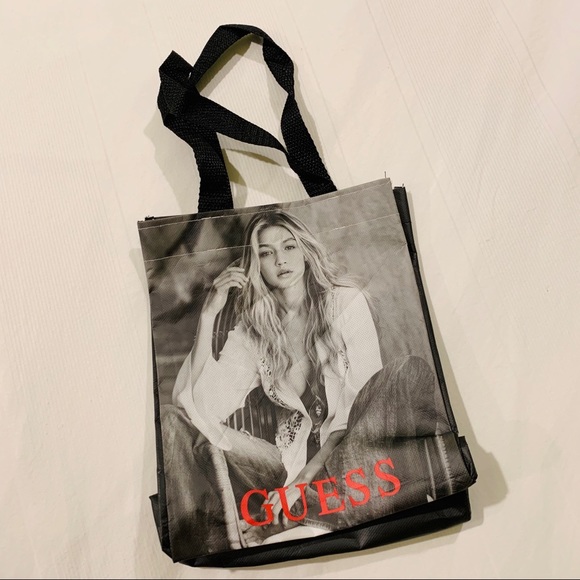✨ GIGI HADID GUESS BAG ✨ - Picture 2 of 5